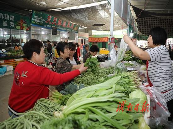 渭南市扎實(shí)推進(jìn)“六穩(wěn)”“六?！睕Q策部署，農(nóng)副產(chǎn)品產(chǎn)業(yè)鏈穩(wěn)中向好